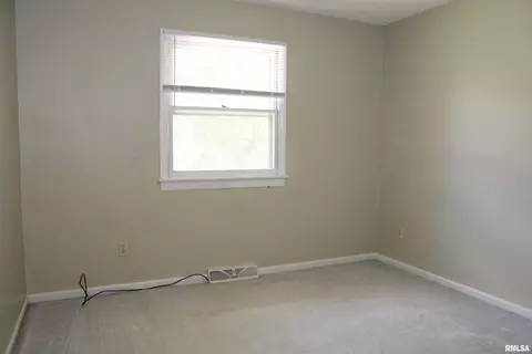 Bedroom - 807 Meadow Dr, Macomb, IL 61455 photo 4 of 4