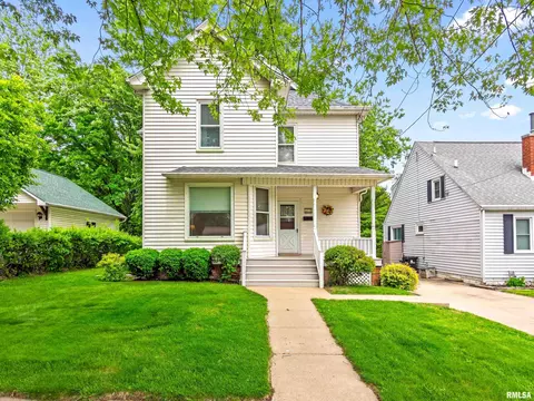 403 W Adams St, Washington, IL 61571