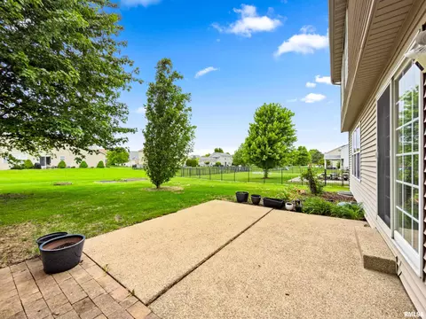 Exterior - 11517 N Dunmore Dr, Dunlap, IL 61525 photo 4 of 6