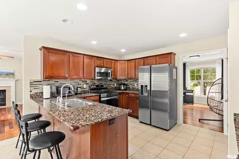Kitchen - 11517 N Dunmore Dr, Dunlap, IL 61525 photo 3 of 5