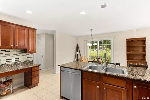 Kitchen - 11517 N Dunmore Dr, Dunlap, IL 61525 photo 5 of 5