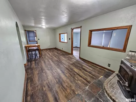 Living - 4518 S Hammerich Rd, Mapleton, IL 61547 photo 5 of 5