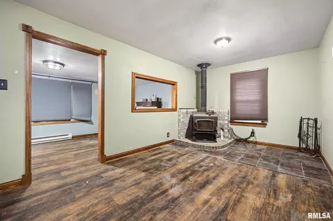 Living - 4518 S Hammerich Rd, Mapleton, IL 61547 photo 1 of 5