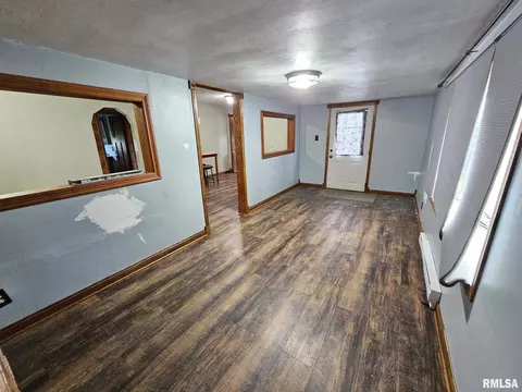 Living - 4518 S Hammerich Rd, Mapleton, IL 61547 photo 3 of 5