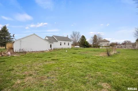Exterior - 4518 S Hammerich Rd, Mapleton, IL 61547 photo 2 of 3
