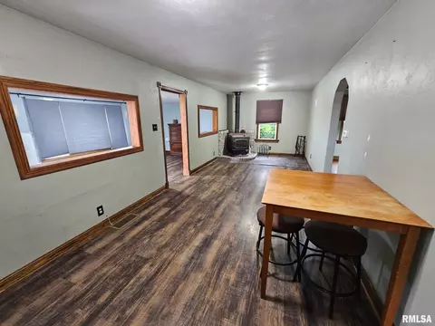 Living - 4518 S Hammerich Rd, Mapleton, IL 61547 photo 4 of 5