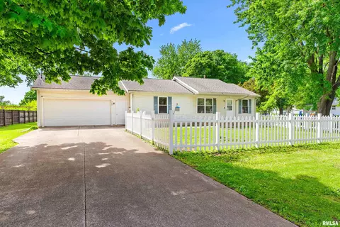 Exterior - 309 N 3rd St, Secor, IL 61771 photo 2 of 6