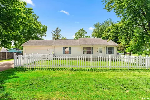 309 N 3rd St, Secor, IL 61771