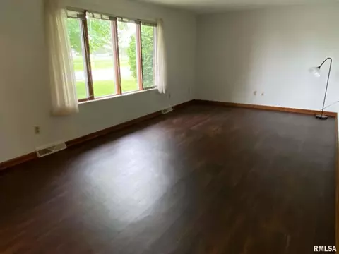Living - 1547 E Myrtle St, Canton, IL 61520 photo 1 of 5