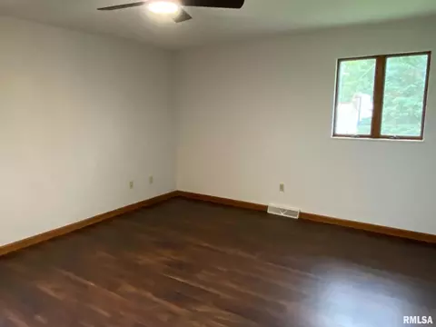 Bedroom - 1547 E Myrtle St, Canton, IL 61520 photo 4 of 4