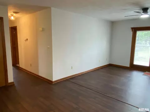 Living - 1547 E Myrtle St, Canton, IL 61520 photo 5 of 5