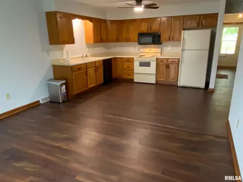 Kitchen - 1547 E Myrtle St, Canton, IL 61520 photo 1 of 1