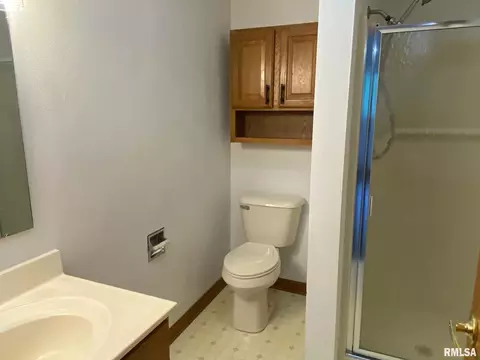 Bath - 1547 E Myrtle St, Canton, IL 61520 photo 2 of 2
