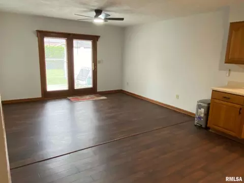 Living - 1547 E Myrtle St, Canton, IL 61520 photo 3 of 5