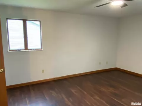 Bedroom - 1547 E Myrtle St, Canton, IL 61520 photo 3 of 4