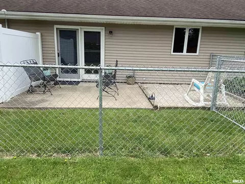 Exterior - 1547 E Myrtle St, Canton, IL 61520 photo 3 of 3