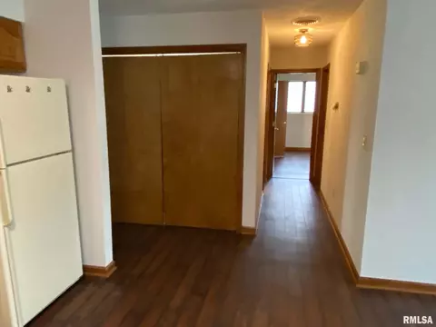 Entry Way - 1547 E Myrtle St, Canton, IL 61520 photo 1 of 1