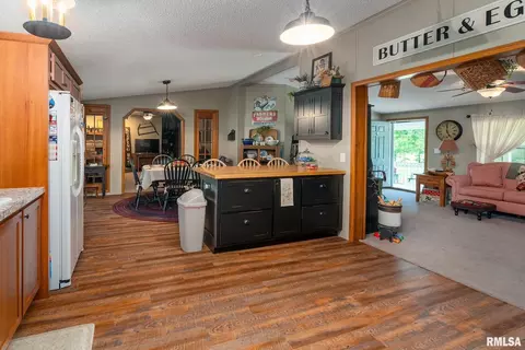 Entry Way - 1380 Woolard Rd, Eldorado, IL 62930 photo 1 of 1