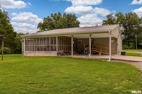 Exterior - 1380 Woolard Rd, Eldorado, IL 62930 photo 6 of 7