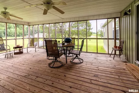 Exterior - 1380 Woolard Rd, Eldorado, IL 62930 photo 4 of 7