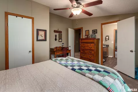 Bedroom - 1380 Woolard Rd, Eldorado, IL 62930 photo 5 of 5