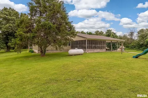 Exterior - 1380 Woolard Rd, Eldorado, IL 62930 photo 5 of 7