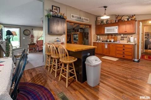 Kitchen - 1380 Woolard Rd, Eldorado, IL 62930 photo 1 of 5
