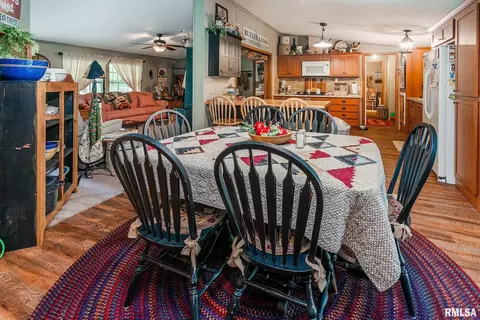 Dining - 1380 Woolard Rd, Eldorado, IL 62930 photo 2 of 2