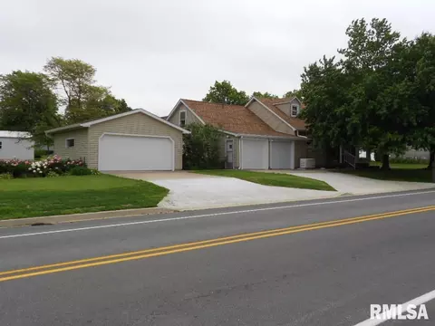105 S Main St, Roanoke, IL 61561