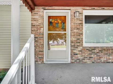 Exterior - 105 S Main St, Roanoke, IL 61561 photo 2 of 7