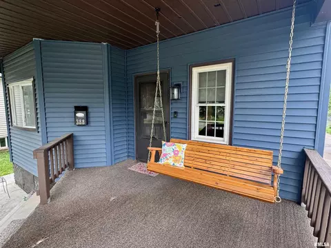 Exterior - 388 W Maple St, Canton, IL 61520 photo 2 of 9