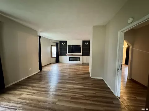 Living - 388 W Maple St, Canton, IL 61520 photo 2 of 4