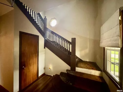 Entry Way - 388 W Maple St, Canton, IL 61520 photo 1 of 5