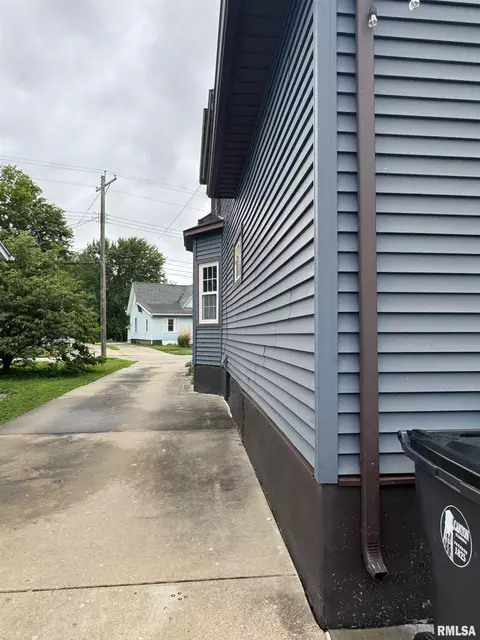 Other - 388 W Maple St, Canton, IL 61520 photo 9 of 10
