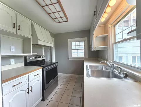 Kitchen - 135 10th St, Carmi, IL 62821 photo 4 of 5