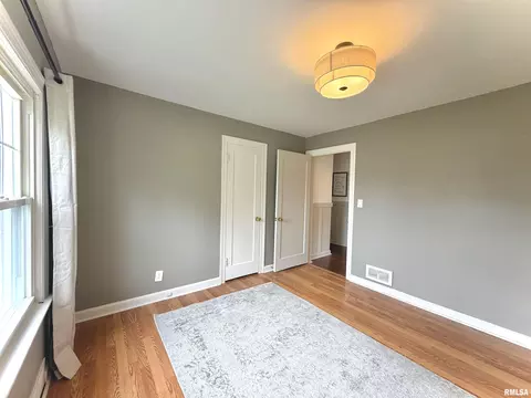 Bedroom - 135 10th St, Carmi, IL 62821 photo 5 of 9