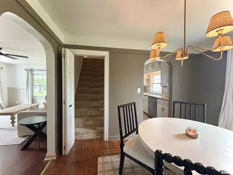 Dining - 135 10th St, Carmi, IL 62821 photo 2 of 2