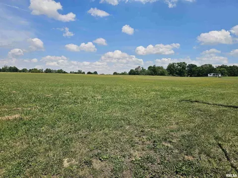 16164 Old Creal Springs Rd, Marion, IL 62959
