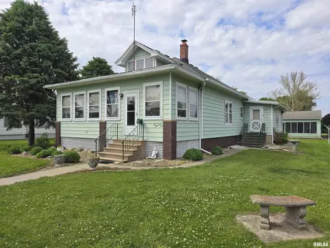 209 W Walnut St, La Rose, IL 61541