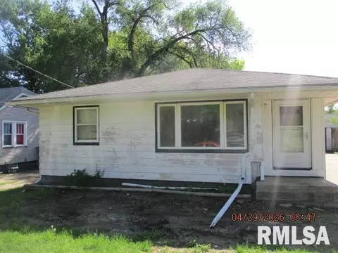 1016 Augusta St, Pekin, IL 61554