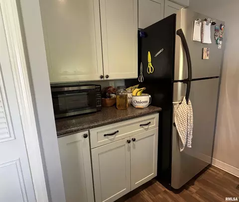 Kitchen - 130 Richmond Rd, Macomb, IL 61455 photo 3 of 3