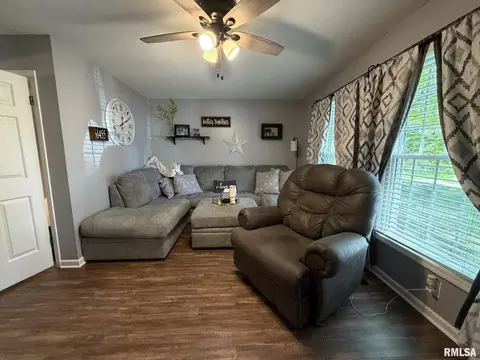Living - 130 Richmond Rd, Macomb, IL 61455 photo 1 of 2