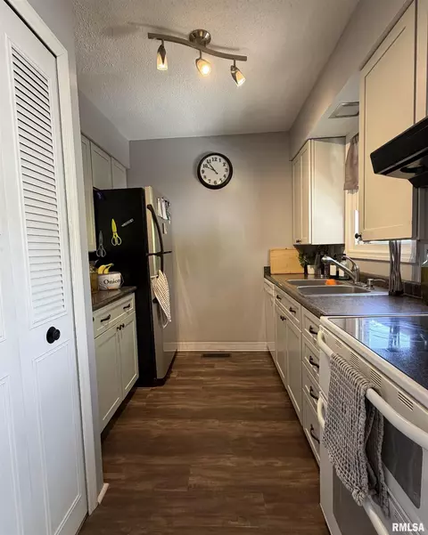 Kitchen - 130 Richmond Rd, Macomb, IL 61455 photo 1 of 3
