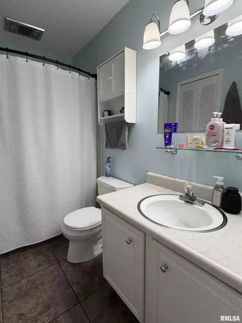 Bath - 130 Richmond Rd, Macomb, IL 61455 photo 3 of 3