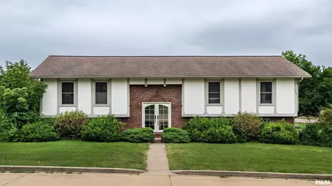 3 Peachtree Pl, Harrisburg, IL 62946