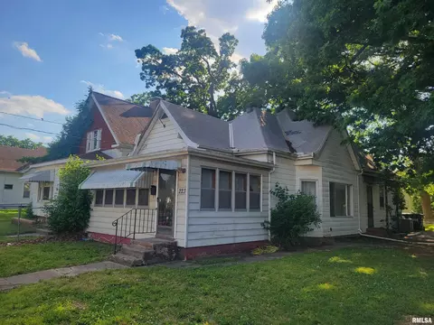 223 NE Rock Island Ave, Peoria, IL 61603