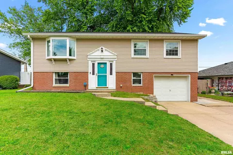 304 Dundee Rd, East Peoria, IL 61611