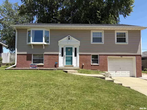 304 Dundee Rd, East Peoria, IL 61611