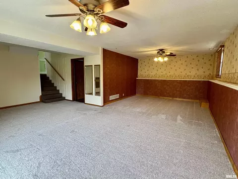 Living - 2313 Maple Ave, Macomb, IL 61455 photo 6 of 8