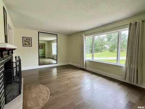 Living - 2313 Maple Ave, Macomb, IL 61455 photo 4 of 8